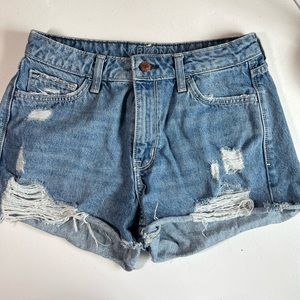 Size 9 high waisted distressed denim shorts intentional rips. Arizona Jean co.
